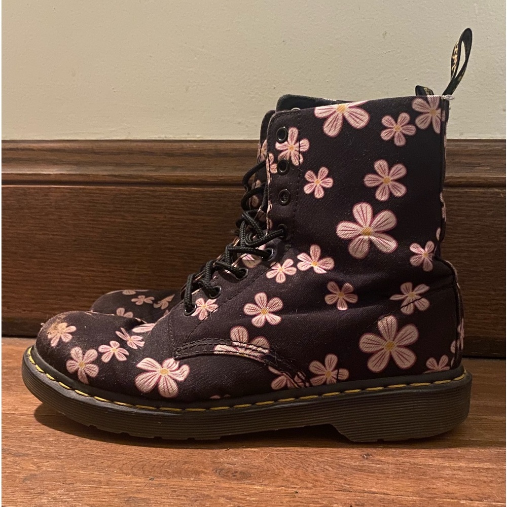 Black Page Meadow Women's Dr. Martens